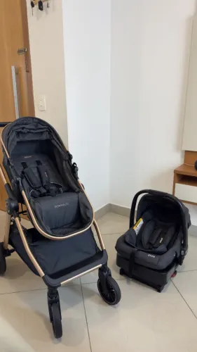 Carrinho de Bebe com Bebê Conforto e Base para Carro com Isofix