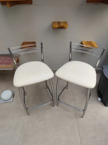 Duas Banquetas Todeschini por 140