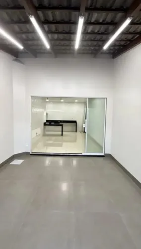 VENDE-SE ESTE IMÓVEL