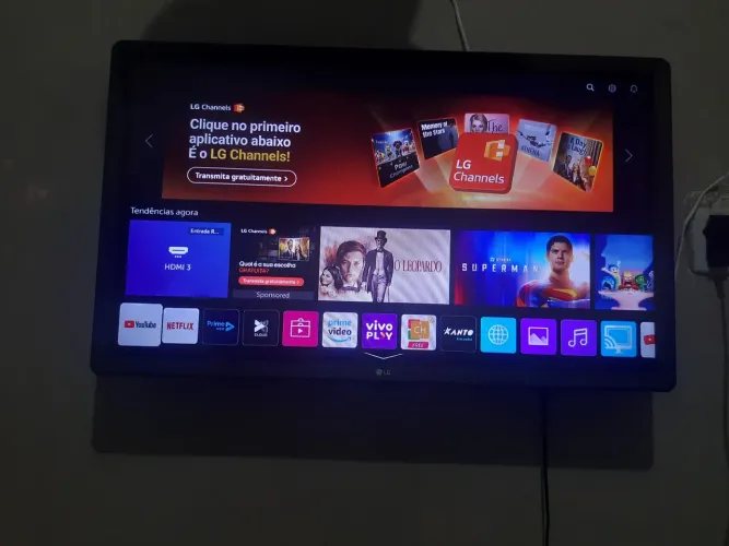 TV LG 32" LQ621 Não acompanha nem os pés nem controle remoto 
