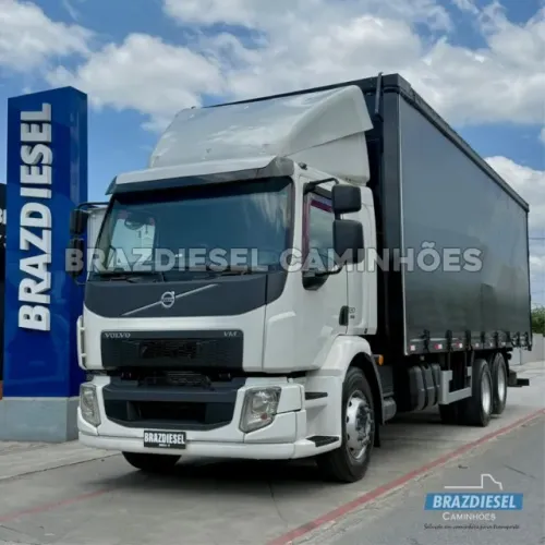 Volvo VM 330 2019, câmbio automático e sider de 8,50m