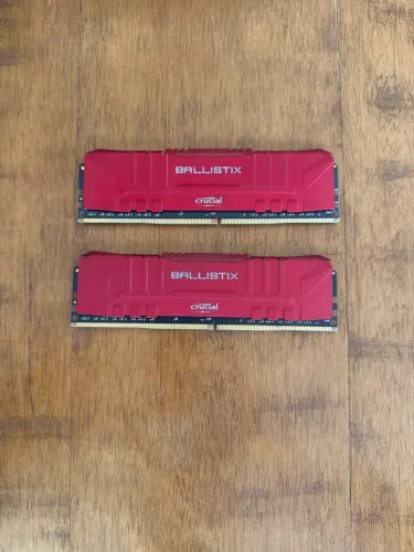 2 Memórias ram de 8GB DDR 4 de 2666 mhz 