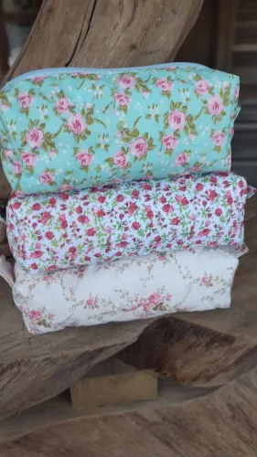 Estojo de tecido floral