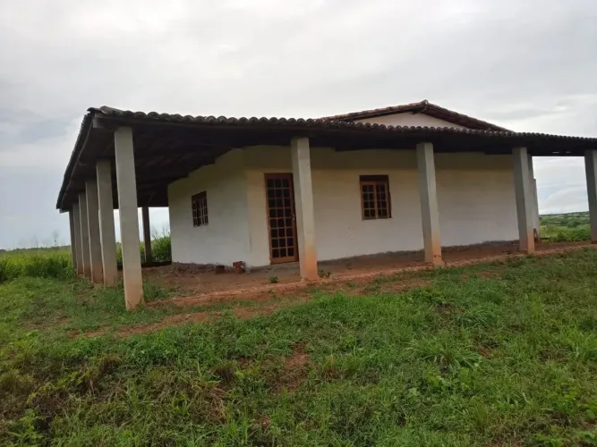 Granja com 11.5 hectares de Monte Alegre