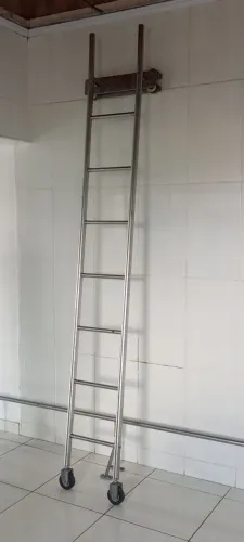ESCADA DESLIZANTE COM SUPORTE AÇO 