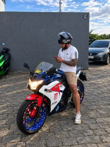 CBR 250 muito conservada 11mil rodada apenas, de garagem
