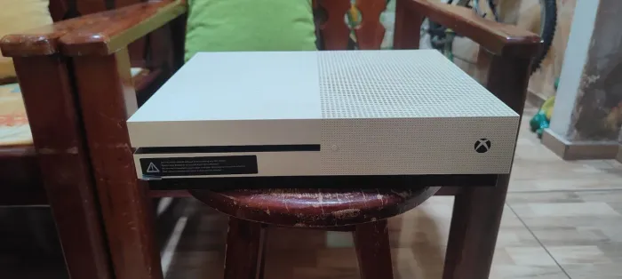 Xbox One S 1TB com Defeito - Para Retirada de Peças
