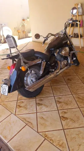 Moto Shadow 750 - 2006 - Preta