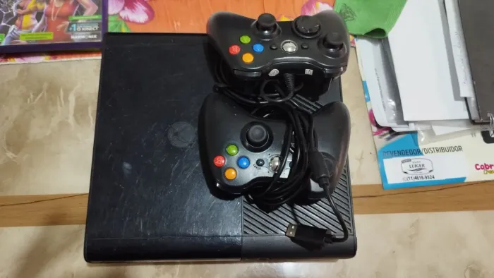 Xbox 360 Super Slim + 2 Controles + 6 + Kinect e Jogos Muito Conservado