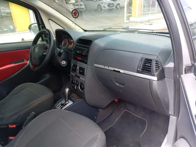 Fiat Idea Essence Dualogic 1.6 Flex 16V 5P 2011