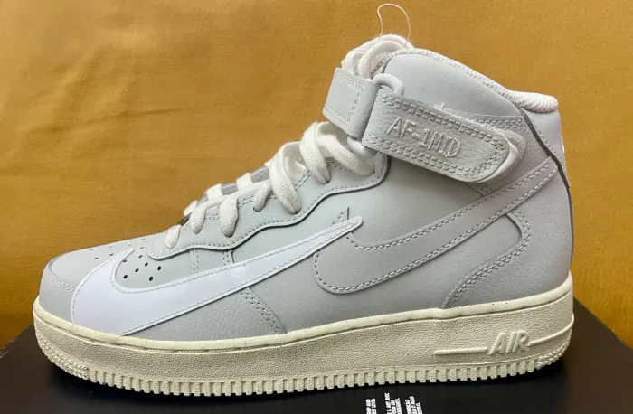 Tênis Nike Air Force 1 Mid
