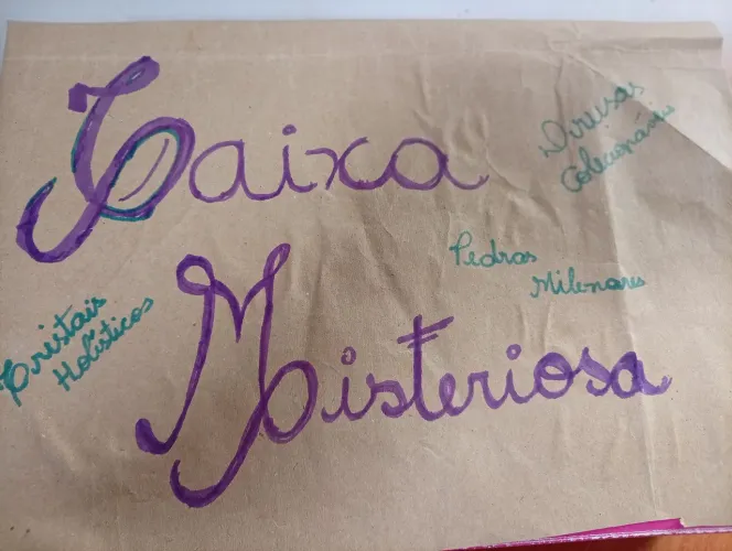 Caixa misteriosa contendo 2kg de drusas e cristais