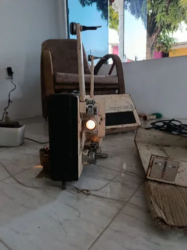 Projetor 16mm antigo