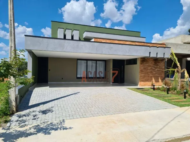 Casa Térrea, ambientes integrados, modera e quintal grande -