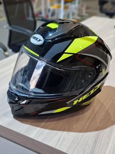 Capacete semi novo