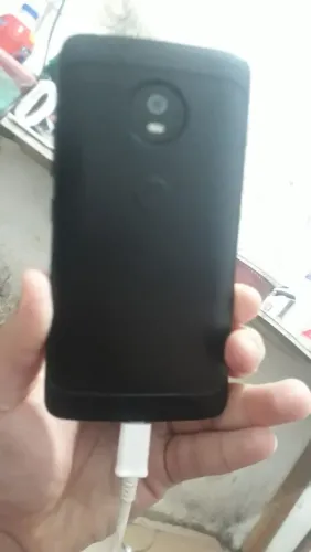 Vende se celular moto g5 funciona tudo normalmente só pega e usa * chama lá 