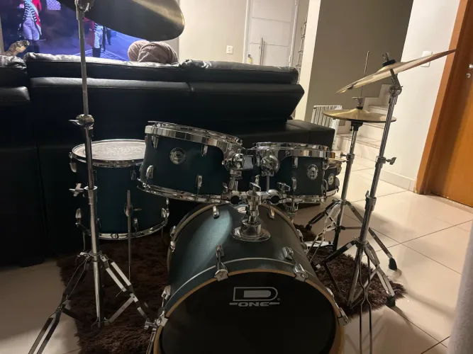 Vende-se bateria de música 