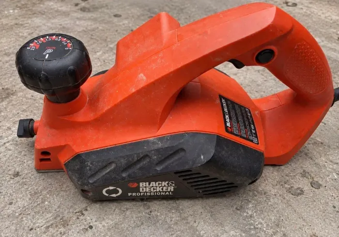 Plaina Elétrica Black & Decker