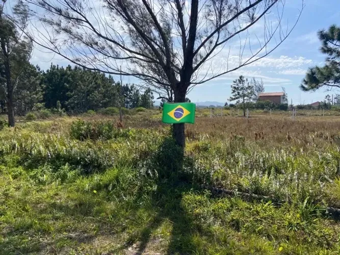 Terreno de esquina em Laguna/SC, na Praia do Sol, medindo 390m2