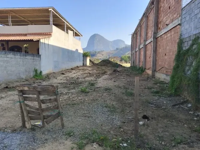 Vende terreno