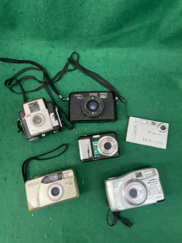 Lote de Câmeras Fotográficas Antigas / Vintage - Para Retirada de Peças, Decoração
