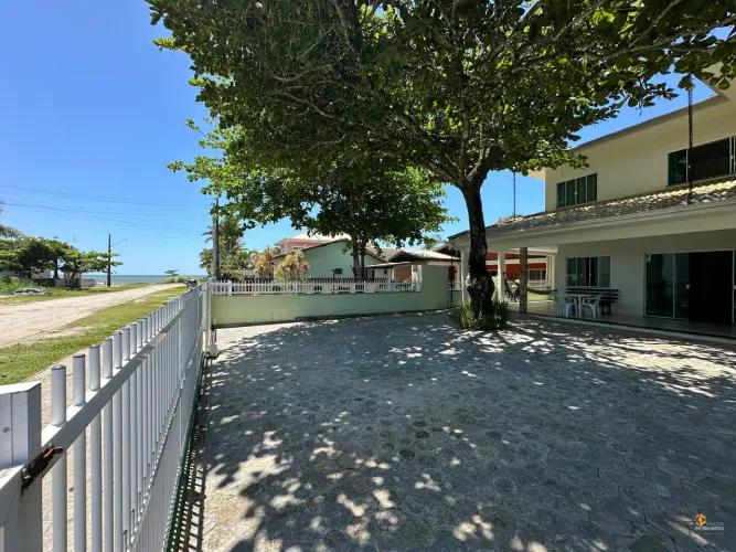 Imóveis em Itapoá | Descubra Sua Casa de Praia em Itapoá. 5 Quartos a poucos Metros da Pra