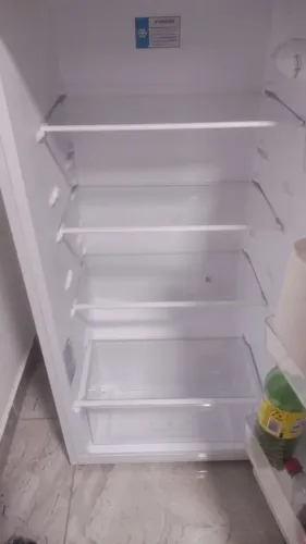 Vendo geladeira semi nova!