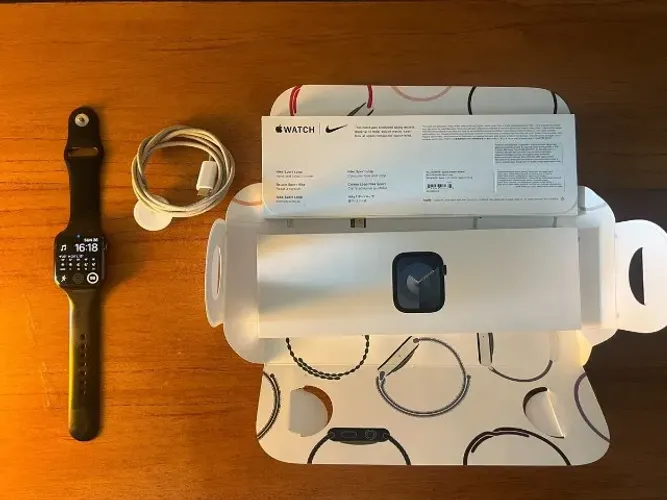 Apple Watch Nike Series 9 - 45 mm