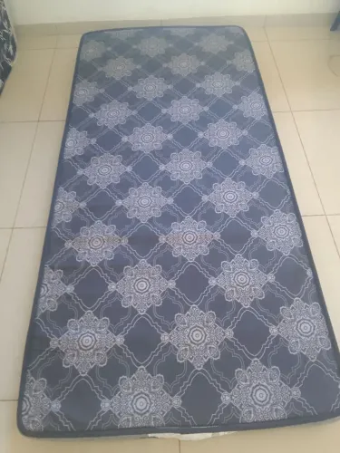Vende colchão de solteiro