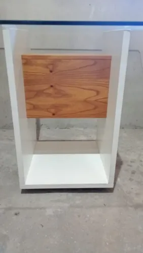 Mesa quatro lugares tampo de vidro 1 x 1 mt