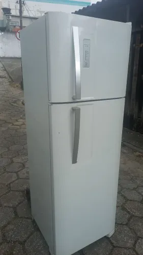 Jeladeira Electrolux fosfri 370 litros