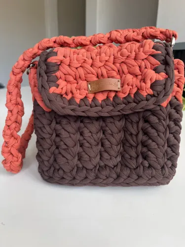Bolsa em fio de malha