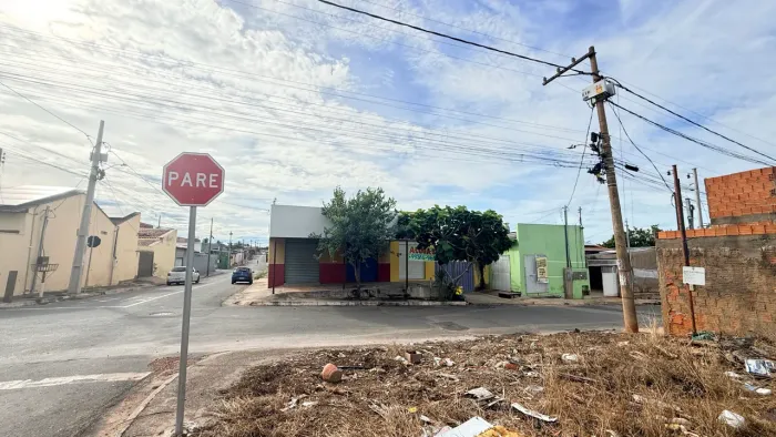 VENDE-SE EXCELENTE IMÓVEL COMERCIAL E RESIDENCIAL