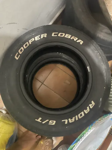Pneu Cooper Cobra Radial GT 215/65 R15 com Letras Brancas