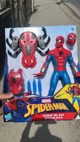 Marvel Homem-Aranha Thwip Blast - Figura com acessórios (27 cm) Idade 4+