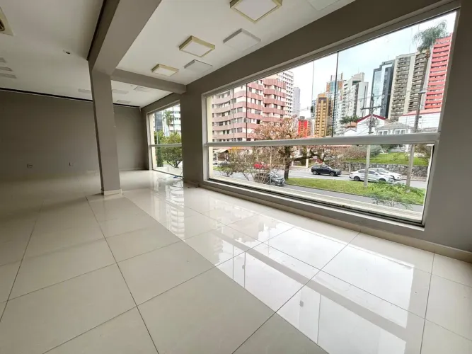 Ponto Comercial na Visconde de Guarapuava com 750m² Excelente localização