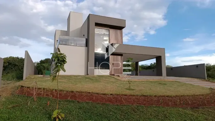 Casa à Venda no Ecovillas do Lago em Sertanópolis  260 m²- 4 Suítes - Piscina e Energia So