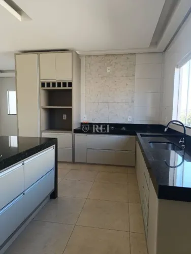 Apartamento com 3 quartos, Setor Central - Rio Verde