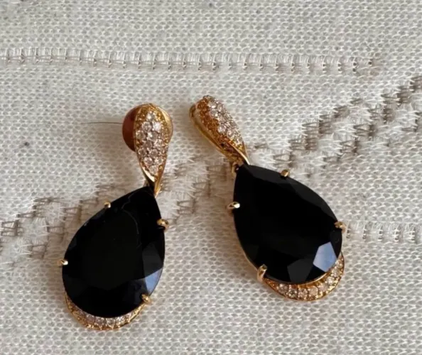 Brincos Vivara Gota Ouro 750 (18k) com Diamantes e Ônix