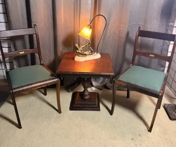 Conjunto em Imbuia Maciça Restaurado - Mesa + 2 Cadeiras | Acabamento Premium