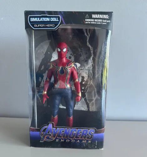 Boneco homem aranha na caixa