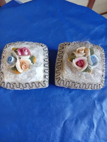 Vendo dois mini porta Jóias em porcelana