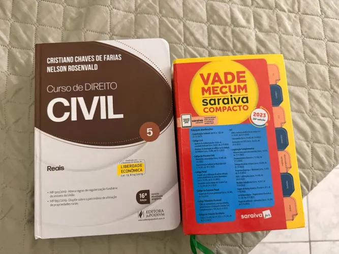 LIVROS DE DIREITO À VENDA