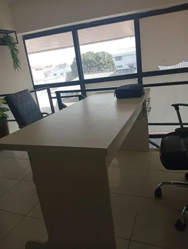 Mesa de escritório grande