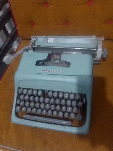 Máquinas de escrever antigas máquina Olivetti
