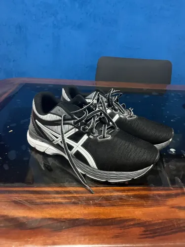 Tênis Asics MUITO NOVO