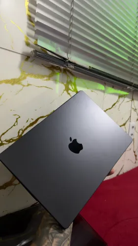 MACBOOK M5 PRO 16GB - 512GB MUITO NOVO 