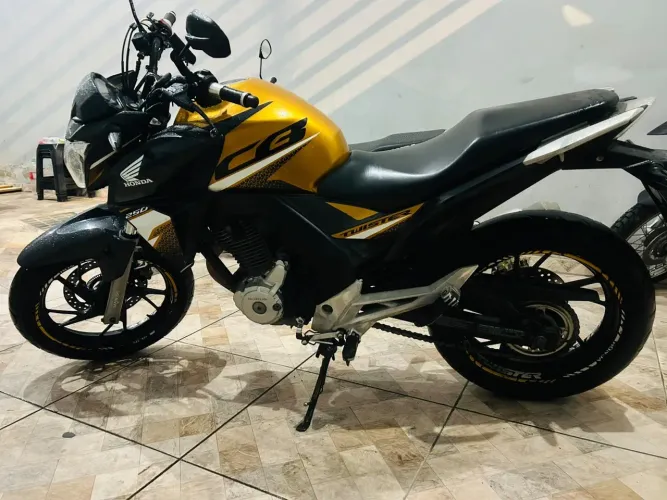 CB TWISTER 250 ESTADO DE ZERA
