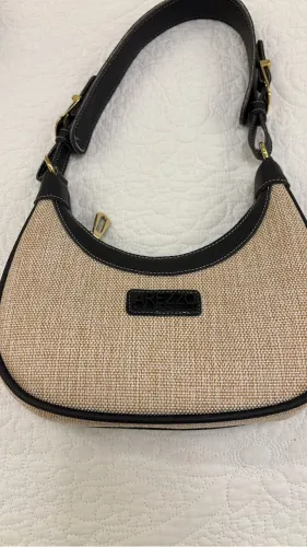Bolsa Arezzo baixou