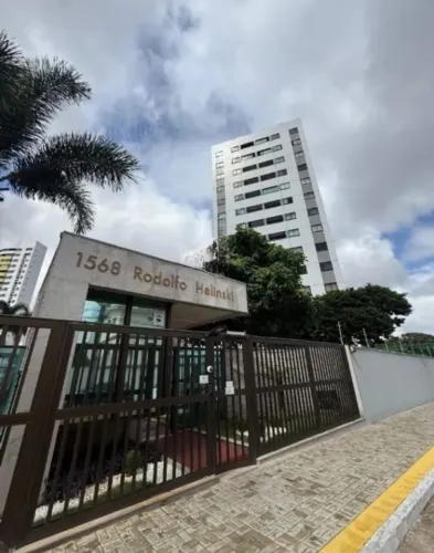 Apto 2/4 com 1 suíte no Edifício Rodolfo Helinski de 58 m², mobiliado, 1 vaga por 550.000